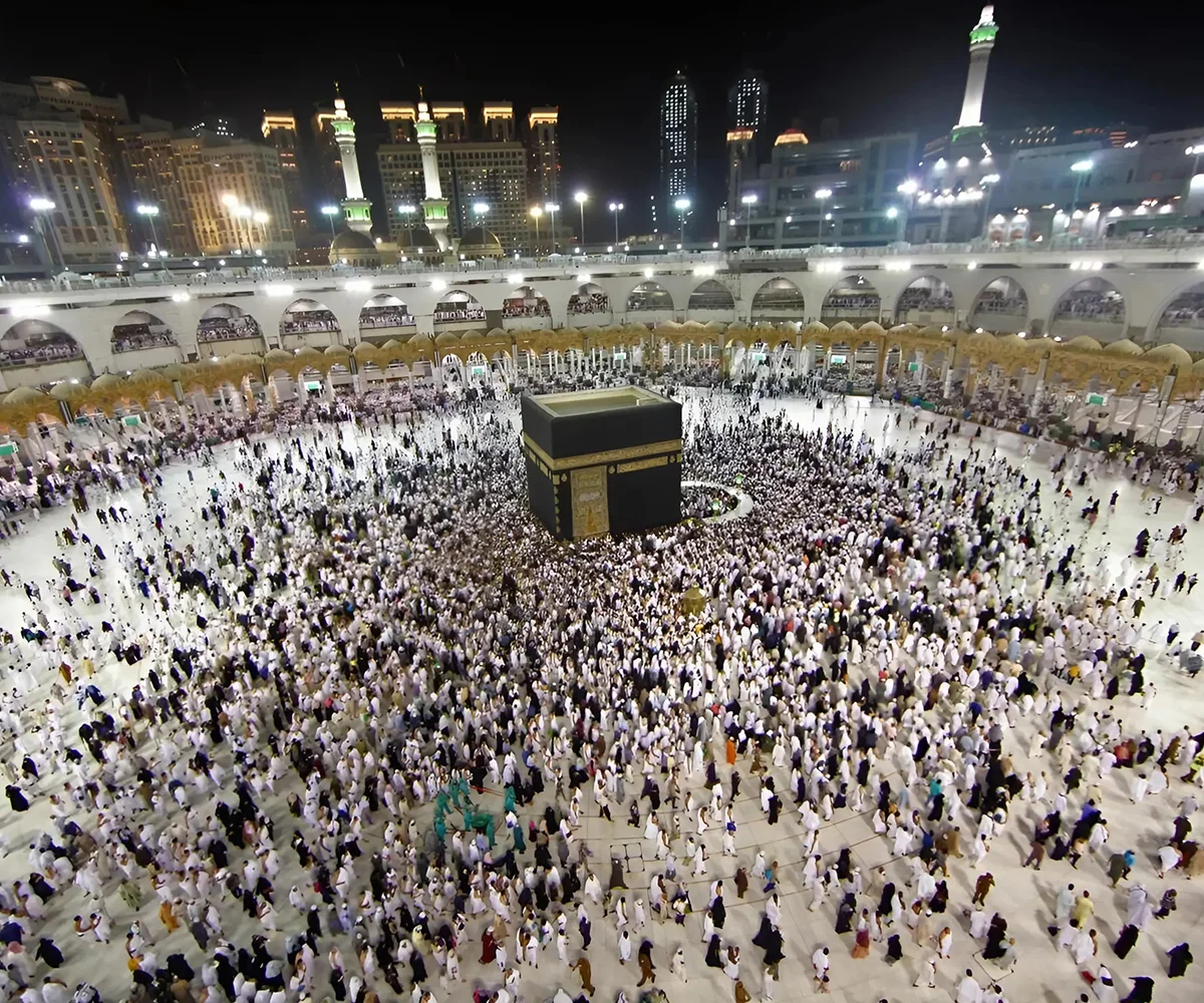 Zamzam Water Facts & Sunnah Uses After Umrah
