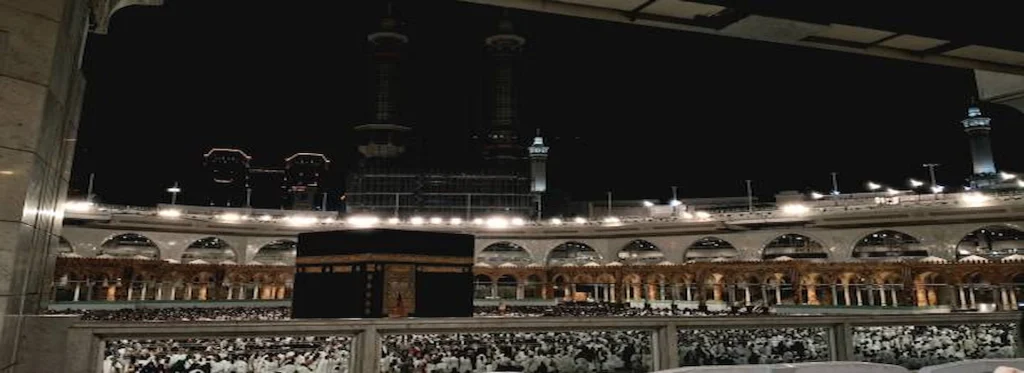 homesickness during their Umrah stay, pilgrims walking toward Kaaba enjoying a peaceful and budget-friendly Umrah.
