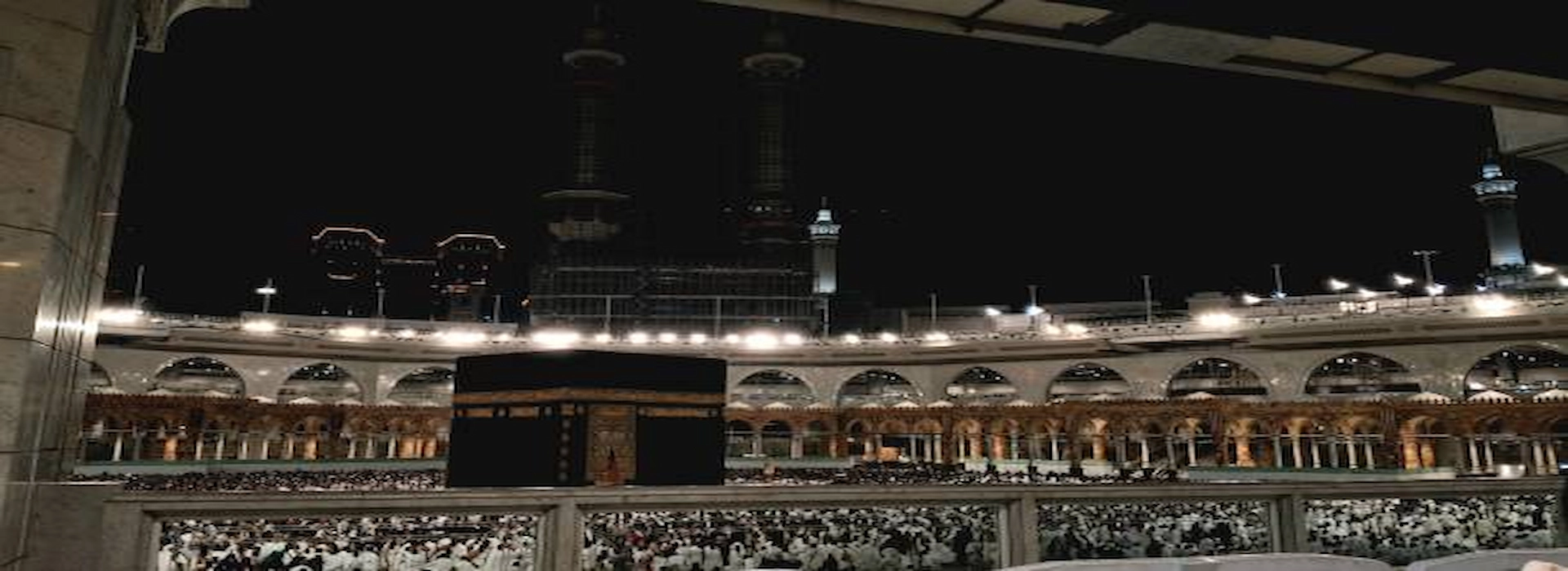 homesickness during their Umrah stay, pilgrims walking toward Kaaba enjoying a peaceful and budget-friendly Umrah.
